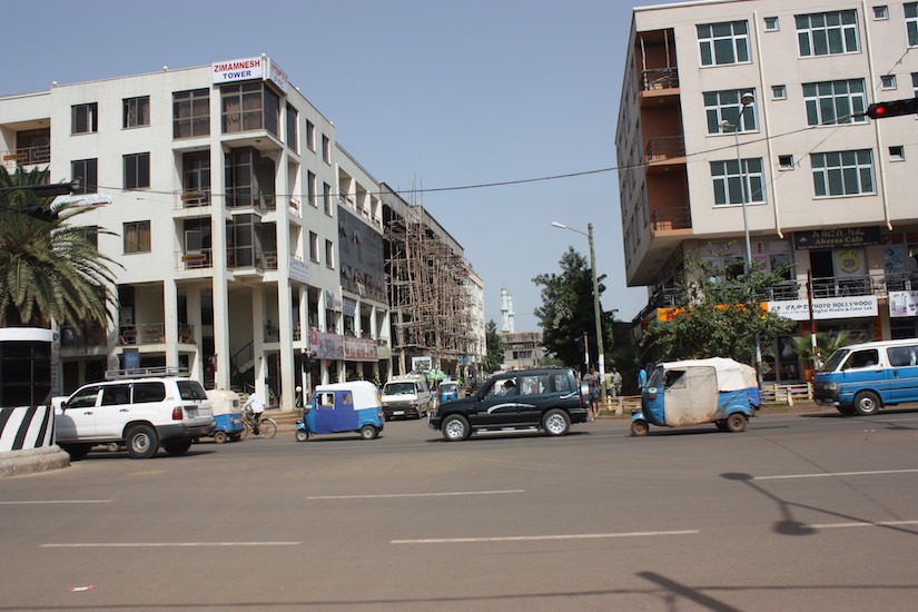 Photo of cars on the streets of Bahir Dar