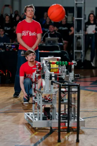  Wisconsin Robotics in bot contest