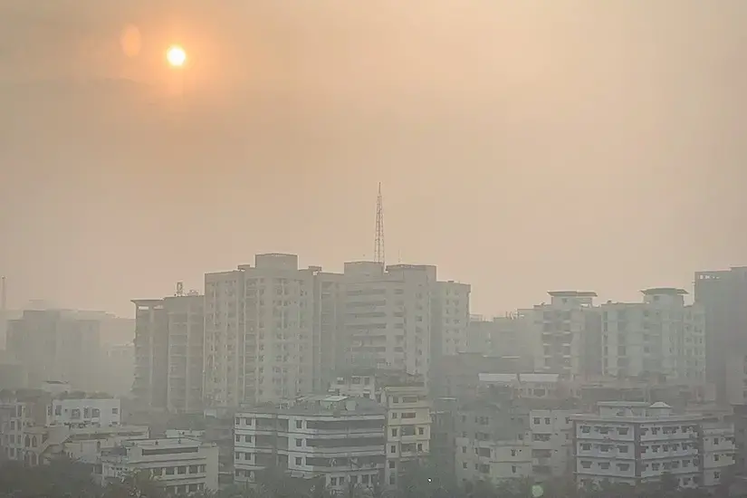 pollution clouds the skies in Dhaka, Bangladesh