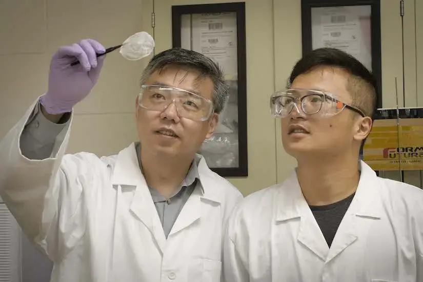 Xudong Wang and Jun Li in lab