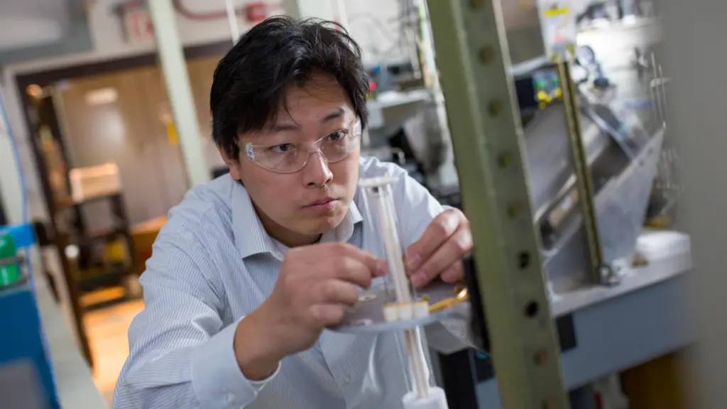 Jian Liu testing new cathode material