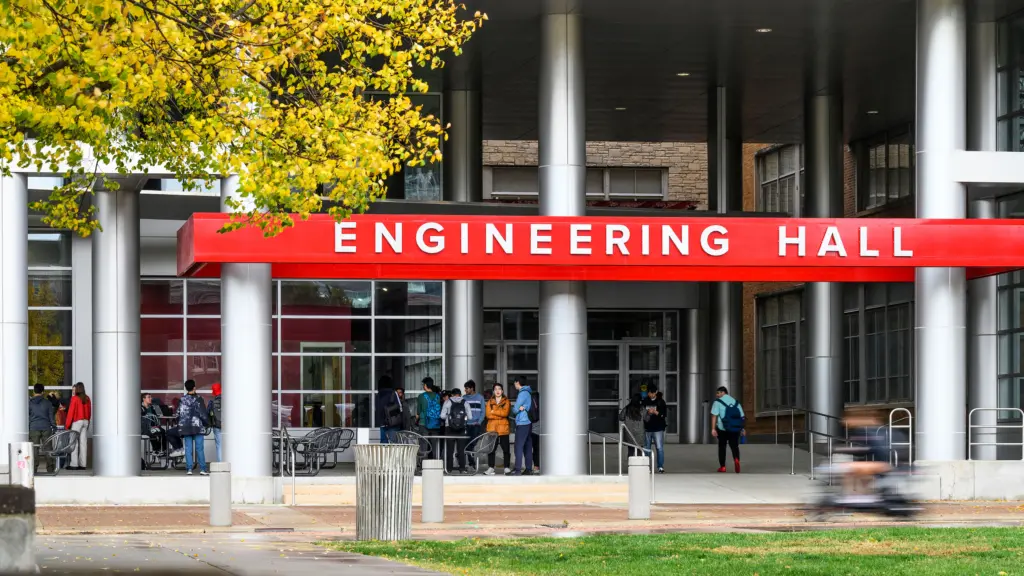 Students in front of Engineering Hall
