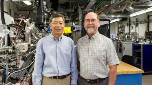 Chang Beom-Eom and Mark Rzchowski in the lab