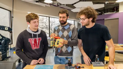 Students discuss a low-frequency magnetic beacon