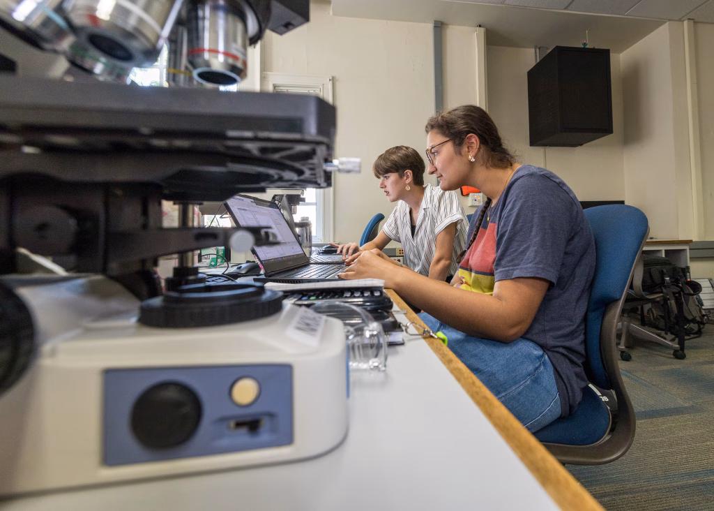 Students in MS&E 362: Synthesis and Characterization Lab