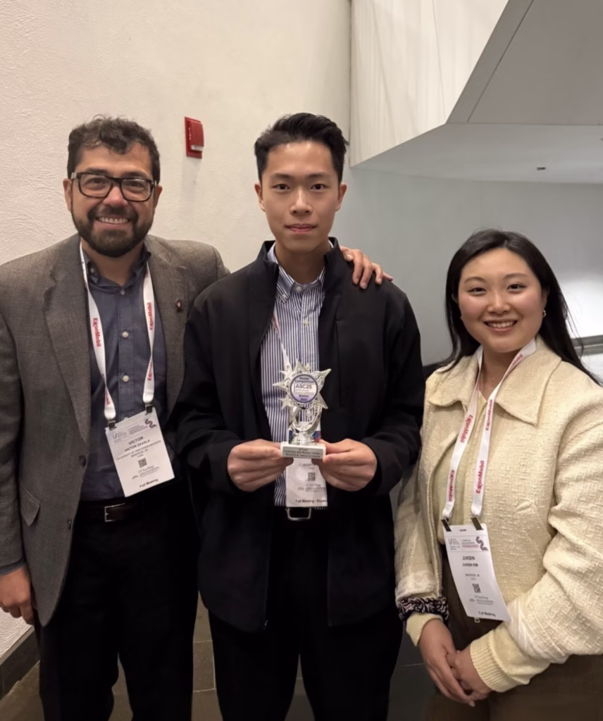 Morris Yen with Professor Victor Zavala and graduate student after winning first place in a poster award at the 2025 AIChE Annual Meeting.